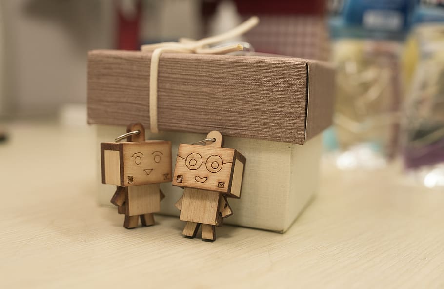 danbo, couple, love, romance, together, happy, happiness, wood - material, focus on foreground, art and craft