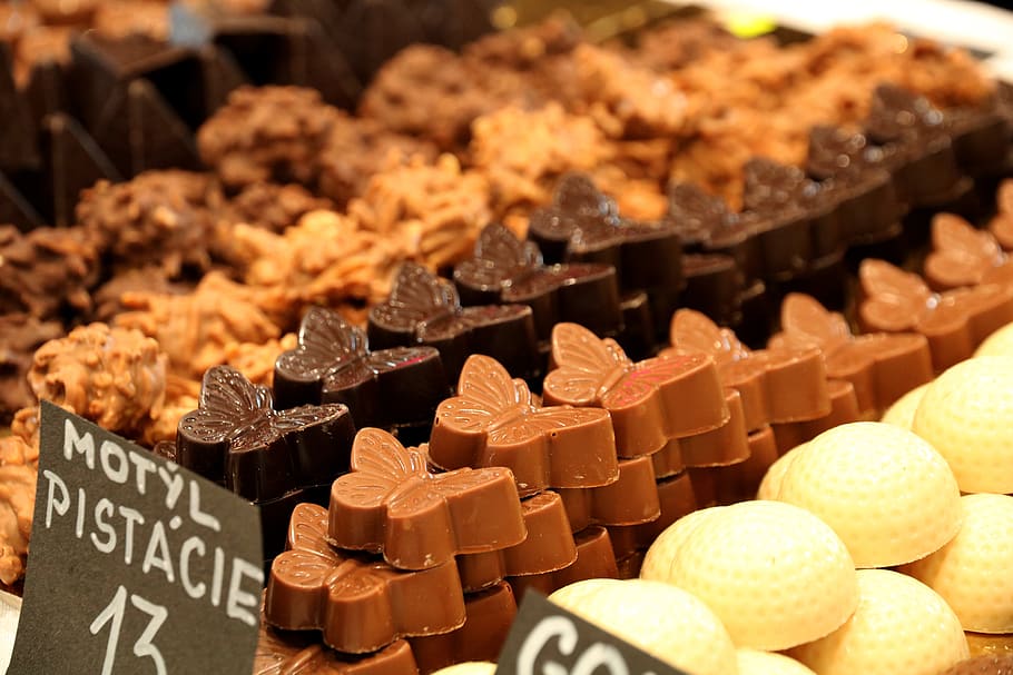 chocolate, candy, pralines, sweet, dessert, sugar confectionery, sweetness, calories, food, food and drink