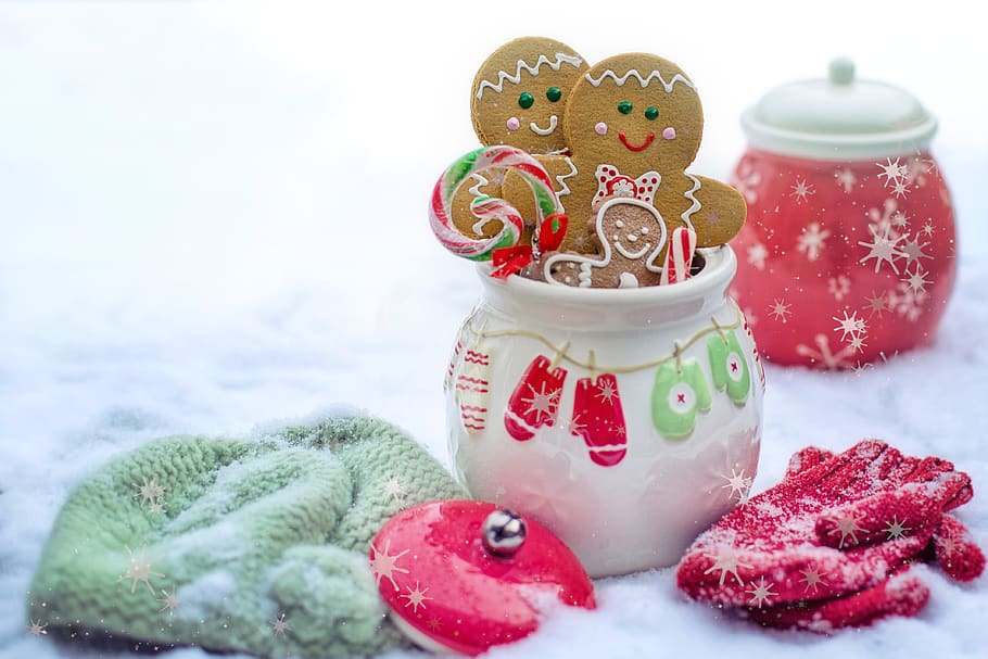 winter, snow, snowy, gingerbread men, cookies, mittens, cold, nature, white space, text space