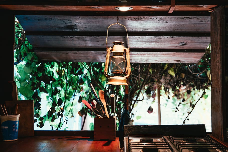 colgado, ventana de la cocina de la cabaña del bosque, soporte de cubiertos, Arquitectura, Verde, Choza, Interior, Cocina, Paisaje, Linterna