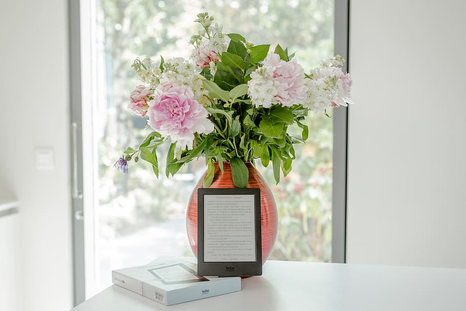 kobo, reading light, ebook, book, digital, reading, e-book, vase, flowers, gift