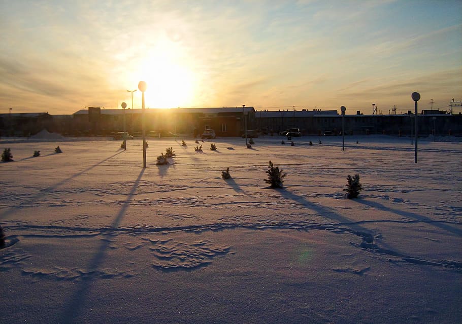 inverno, manhã, cidade de Gubkinskiy, pôr do sol, céu, luz solar, natureza, sol, cor laranja, neve