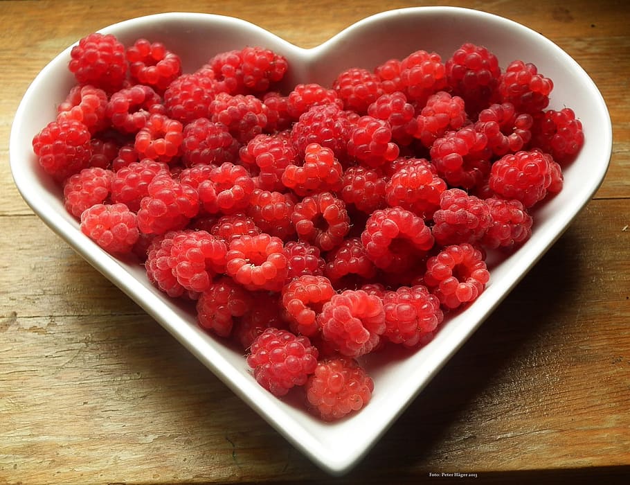 bowl, heart, rasp, raspberry, berry, fresh, fruit, food, sweet, nature