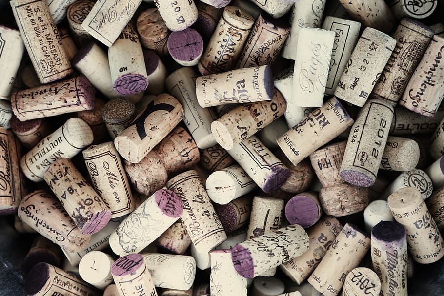143,822 en la categoría «Corchos de vino» de fotos e imágenes de stock  libres de regalías