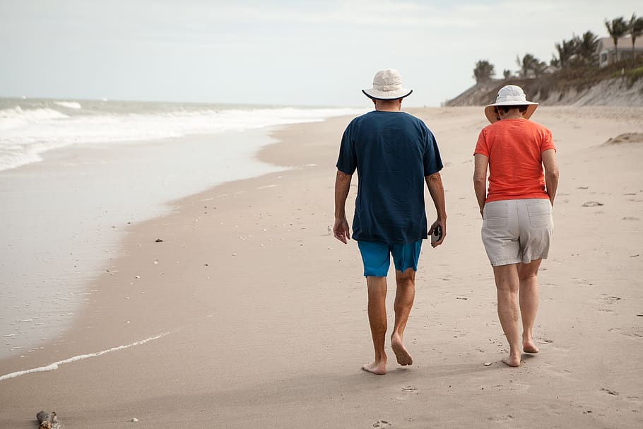 tua, lanjut usia, pantai, berjalan, bersantai, pensiun, senior, pasangan, liburan, laut
