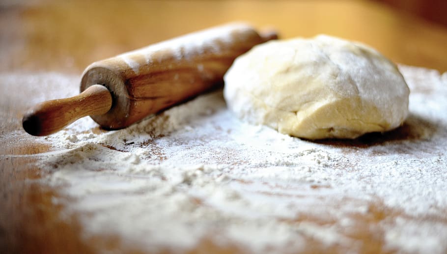dough, roll of dough, bake, cake, cake mix, preparation, rolling pin, flour, roll out, food and drink