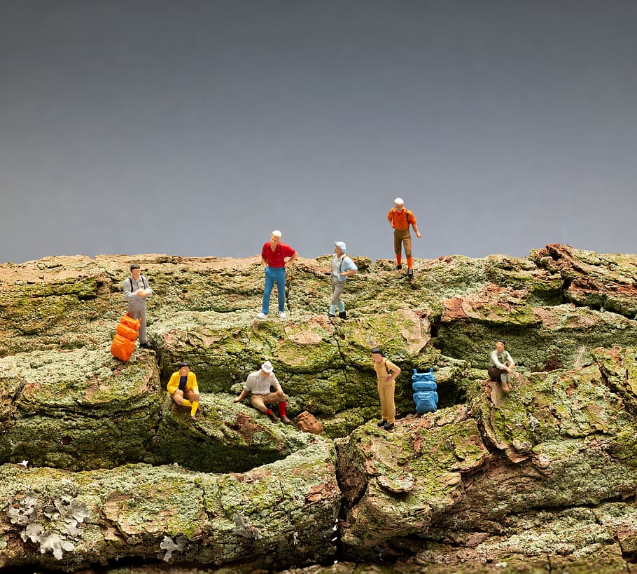 model railway, figures, wanderer, wood, toys, miniature, plastic figure, autumn, h0, macro photography
