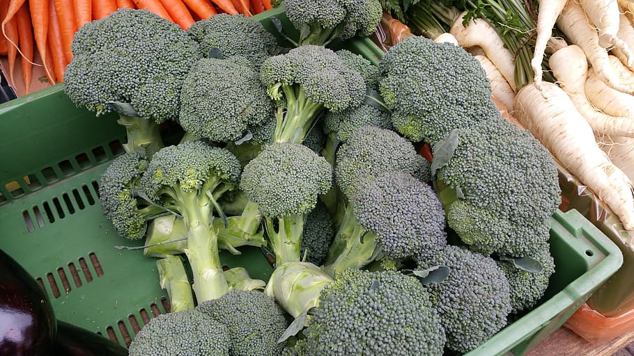 petani pasar lokal, pasar, makanan, belanja, pembelian, lezat, brokkolie, brokoli, sayuran, kesehatan