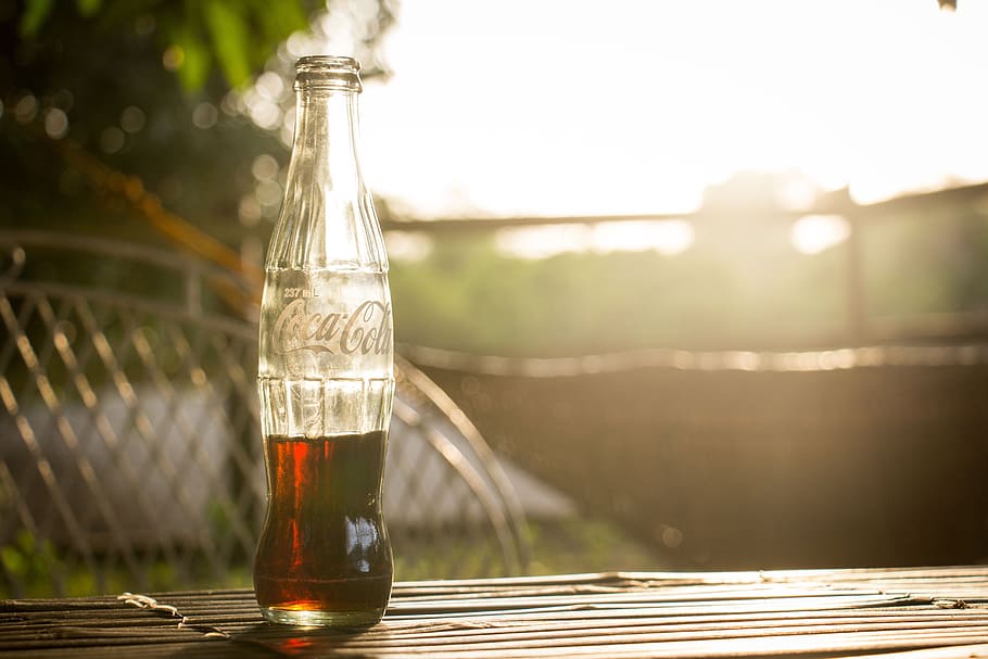 refrescante coca cola, bebidas, botella, coca cola, al aire libre, refrescante, refresco, sol, beber, comida y bebida