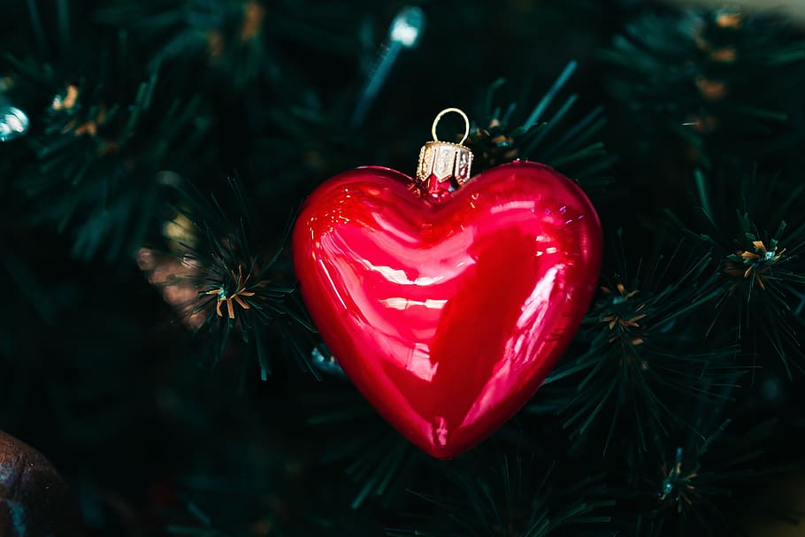 várias bolas de natal, feriados, decoração, natal, bolas, enfeites, vermelho, forma do coração, decoração de natal, amor