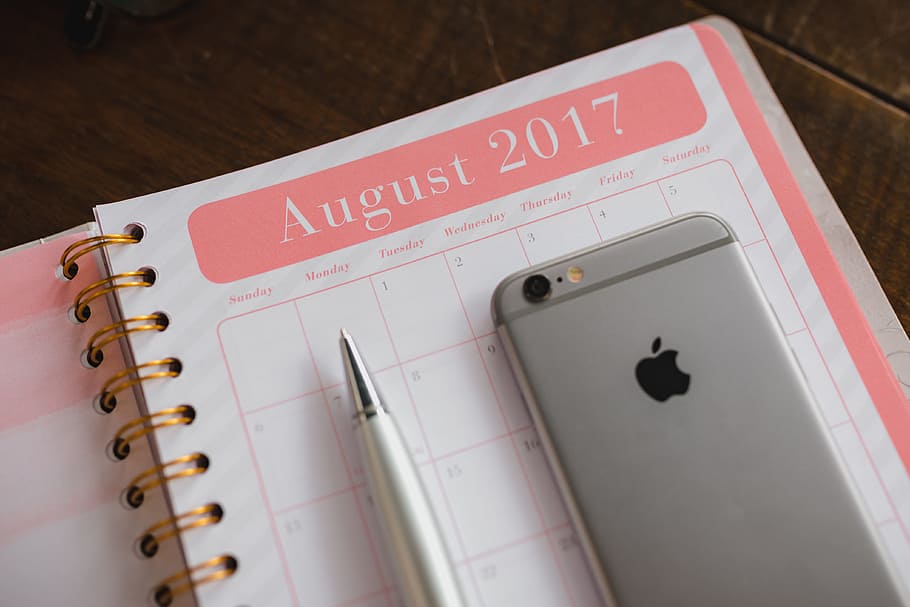 kalender merah muda, kalender, buku catatan, buku harian, catatan, meja, close-up, di dalam ruangan, tidak ada orang, angka