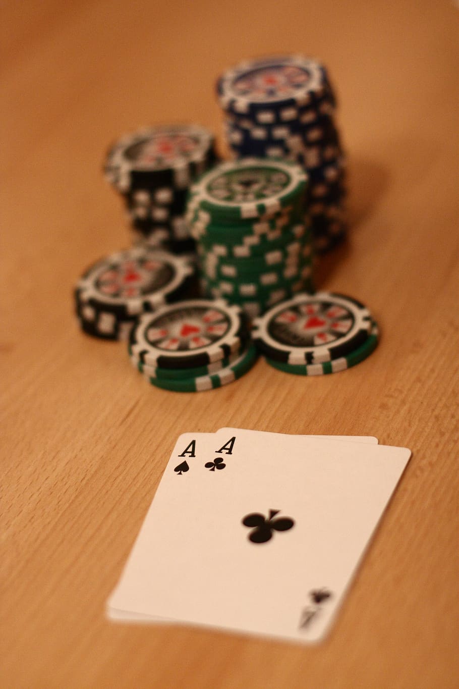 póker, ficha de póker, jugar póker, jugar, juegos de azar, ganar, casino, juego de cartas, riesgo, beneficio