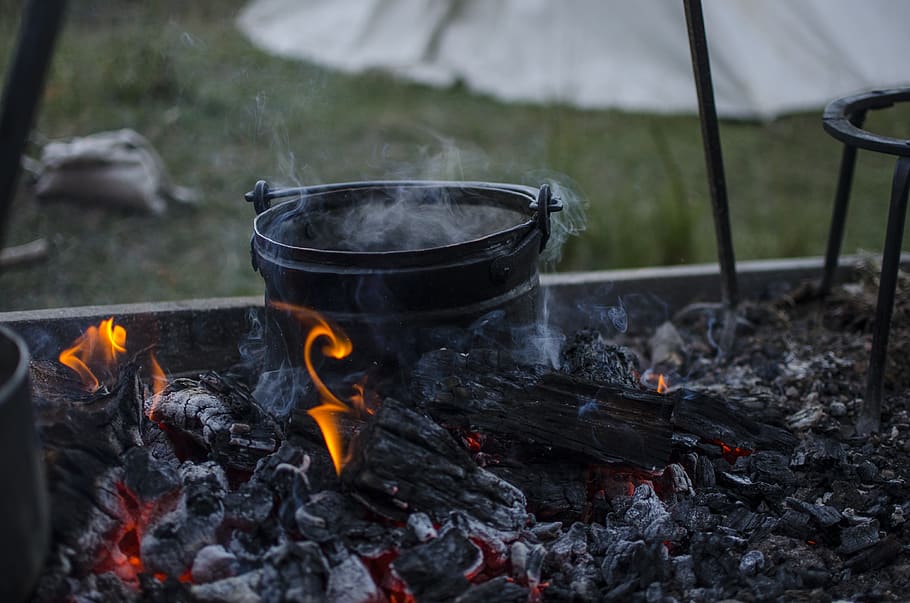 sejarah memasak, pot sejarah, sejarah, api, api berputar, zaman kegelapan, viking, berkemah, kamp, ​​api unggun