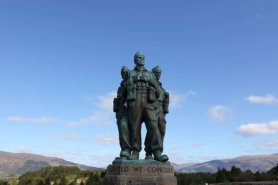 memorial de comando, glencoe, escocia, lochaber, glen, cielo, fuerzas de comando británicas, segunda guerra mundial, ww2, castillo de achnacarry