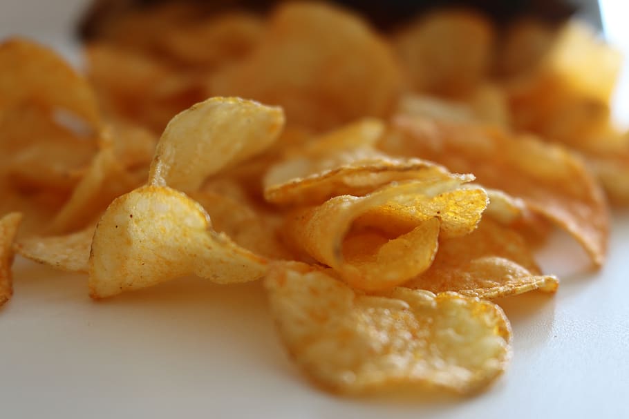 chips, crisps, crunchy, food, snack, pepper, salt, fat, carbs, unheathy