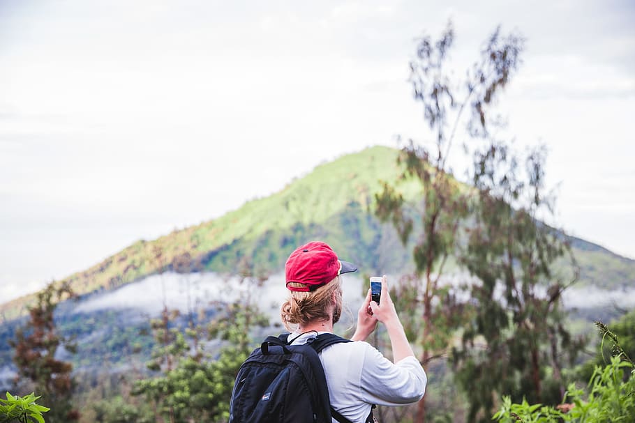 excursionista, haciendo clic, imagen, móvil, teléfono, bosque, 25-30 años, aventura, espalda, luz solar
