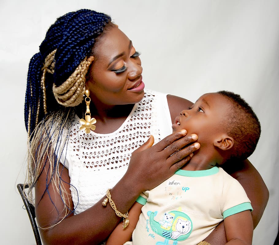 madre e hijo africanos, nigerianos, lazos familiares, cuidado de los niños, david, fabian, lagos, nigeria, niño, unión