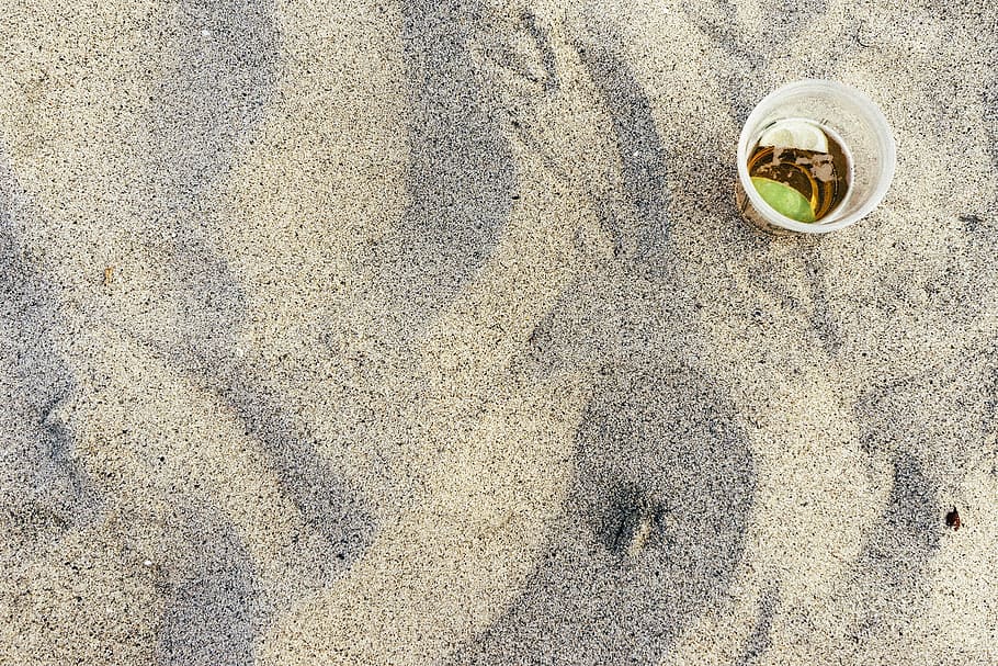 beach, sand, plastic, cub, drink, beverage, lemon, lime, high angle view, sunlight