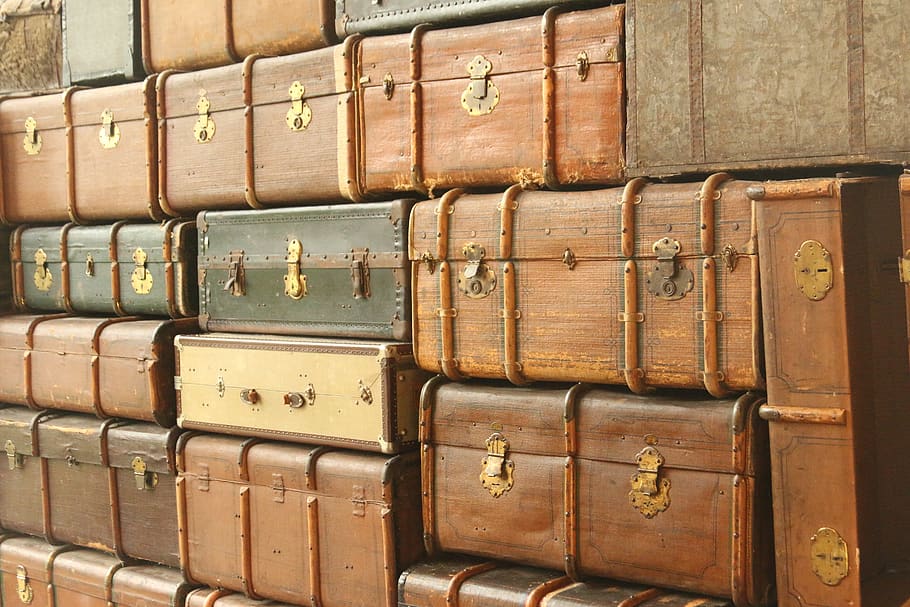 koper, perjalanan, liburan, tua, retro, vintage, antik, bingkai penuh, latar belakang, di dalam ruangan