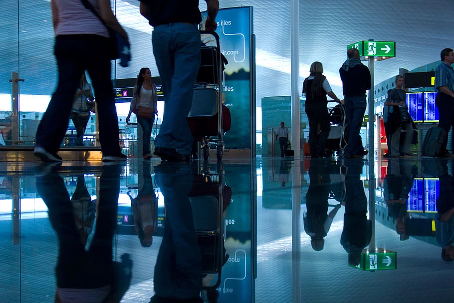 airport passengers, peopleTravel, airport, luggage, passenger, reflection, reflections, group of people, walking, architecture
