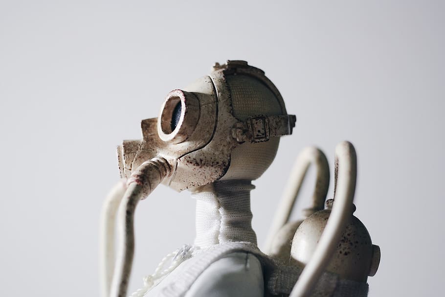 statue, gas mask, respirator, apocalyptic, sculpture, artwork, modern, figure, dummy, protected