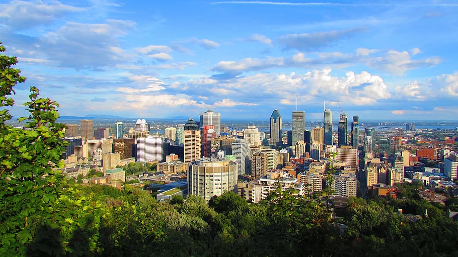 Montreal, Canadá, paisaje urbano, edificios, apartamentos, nubes, soleado, edificios de oficinas, ciudad, vista del cielo