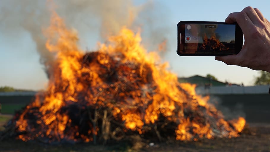 easter fire, film, iphone x, iphone 10, mobile phone, smartphone, apple, cell phone camera, hand, mobile phone lens