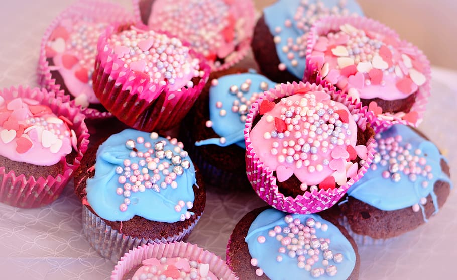 muffins, kitchens, cupcakes, sugar pearls, frosting, sweet, delicious, calories, small cakes, birthday