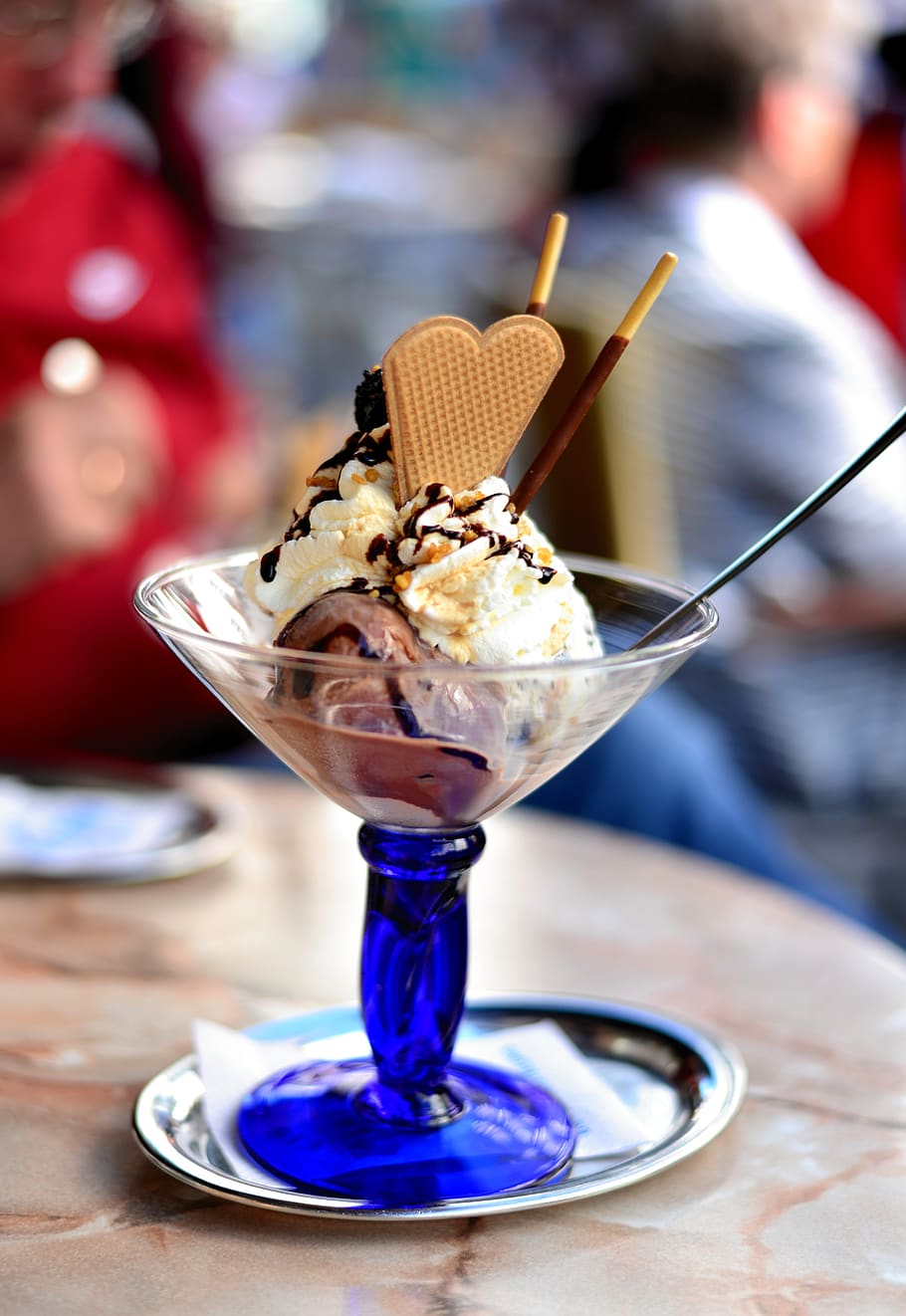 ice cream sundae, ice cream, ice cream parlour, ice, eat, sweet, summer, delicious, dessert, enjoy