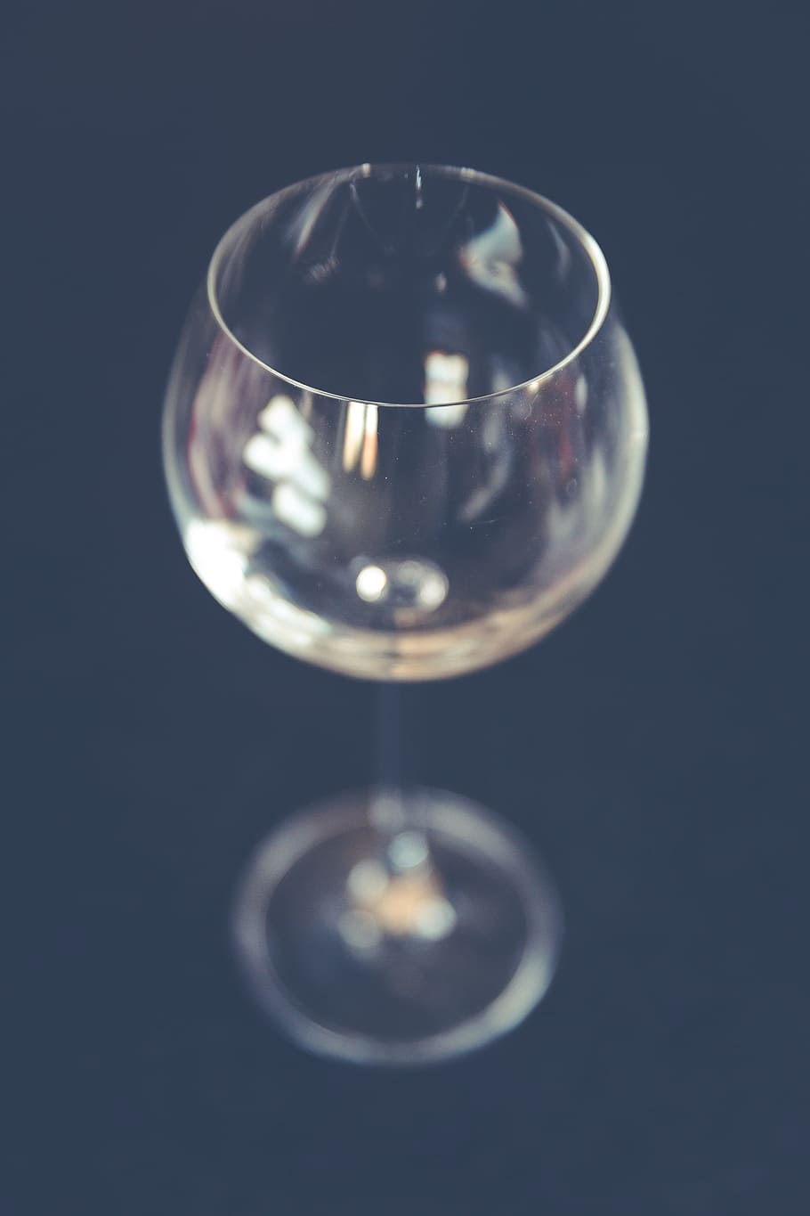 wine glass, close up, glass, wine, studio shot, indoors, close-up, black background, reflection, transparent