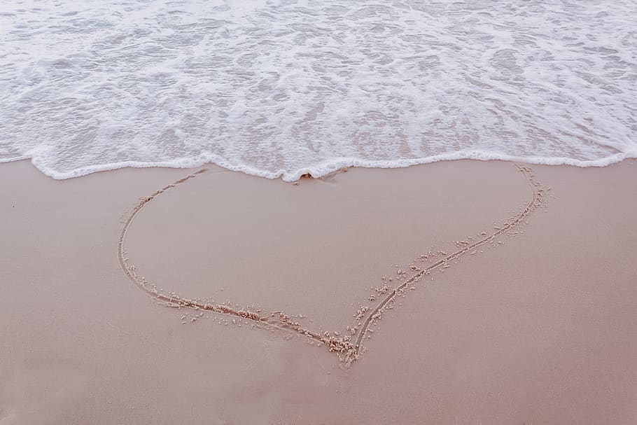 heart, love, ocean, romance, valentine, balloon, romantic, holiday, hands, connectedness