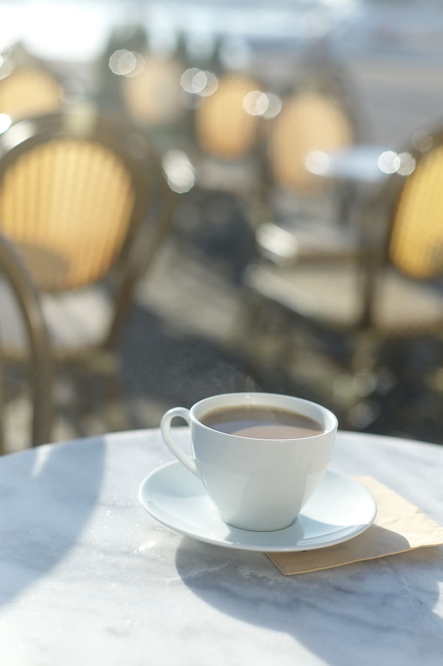café, coffee, coffee mug, outdoor seating, solar, morning, breakfast, coffee break, table, chairs