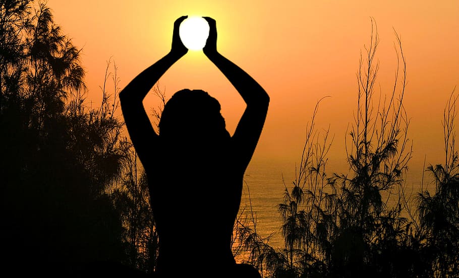 silueta, mujer, yoga, acunando, sol, manos, meditación, puesta de sol, hembra, naturaleza