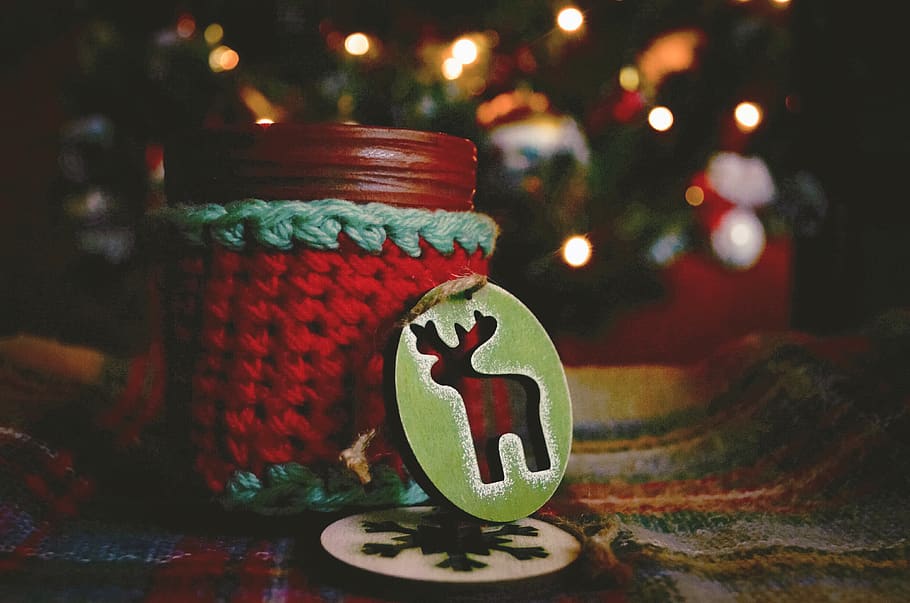 navidad, nochevieja, copa, luces, linternas, cálido, decoraciones navideñas, vino caliente, venado, árbol de navidad