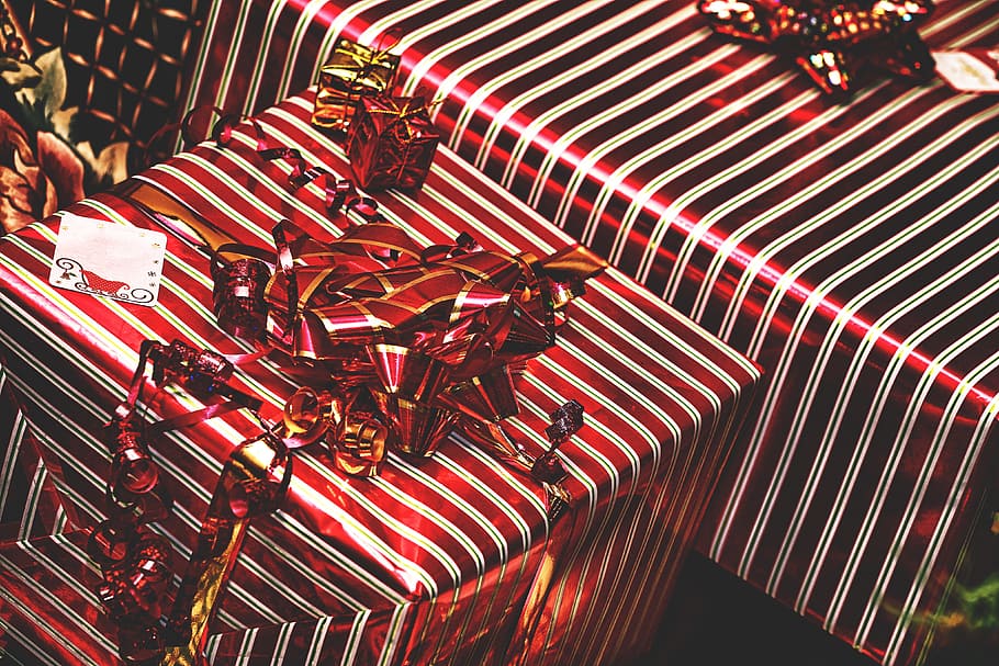 cajas de regalo de navidad, varios, navidad, regalo, regalos, presente, no gente, rojo, gran grupo de objetos, metal