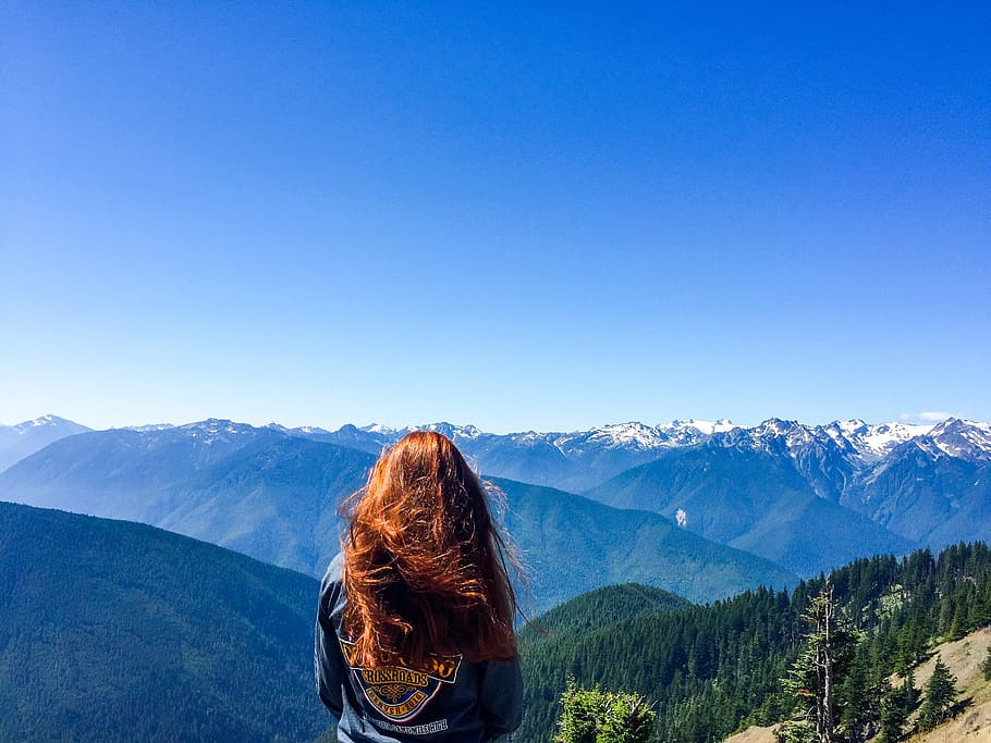 mulher, aventura, paisagem, céu azul, montanha, neve, picos, cabelo vermelho, vista, uma pessoa
