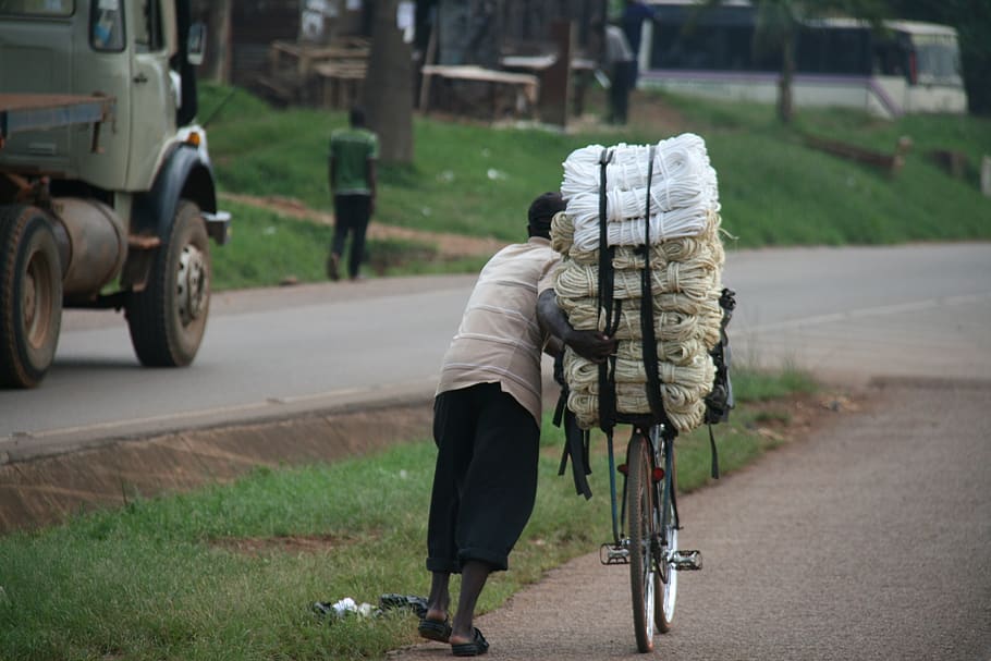 bicicleta, transporte de carga, áfrica, uganda, fuerza laboral, tobogán, transporte, vehículo terrestre, modo de transporte, personas reales