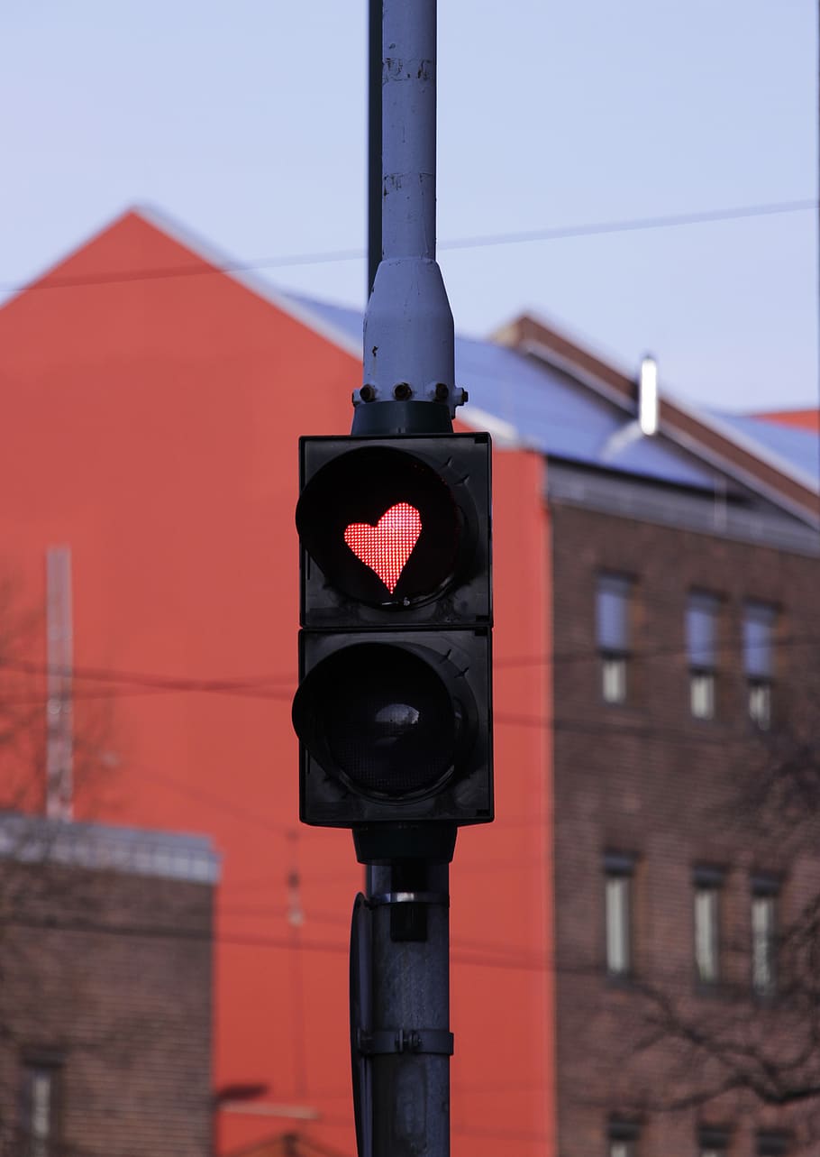 lampu lalu lintas, lampu lalu lintas jantung, lampu lalu lintas dengan hati, sinyal lampu, jalan, sinyal lalu lintas, tanda jalan, merah, cahaya, aturan jalan