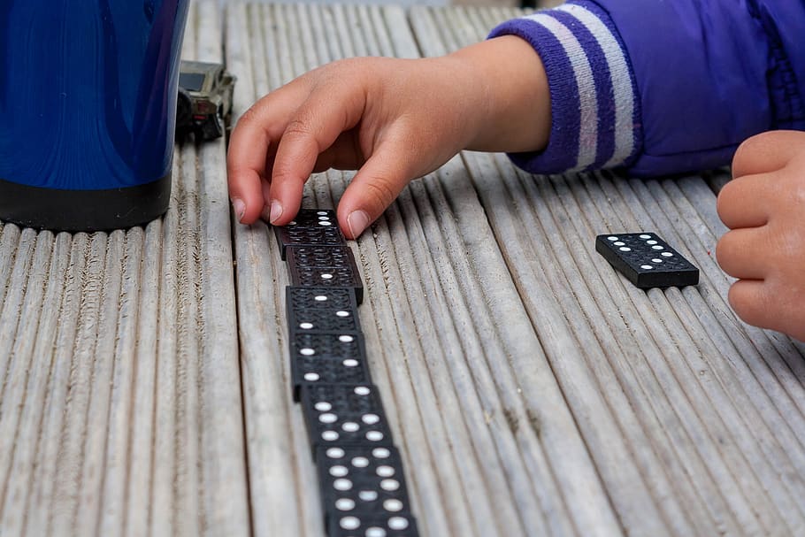 dominoes, game, hands, play, entertainment, pieces, table, leisure, human hand, hand