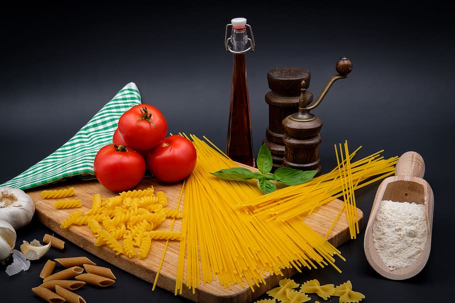 pasta, noodles, spaghetti, farfalle, tomatoes, garlic, flour, basil, spices, cook