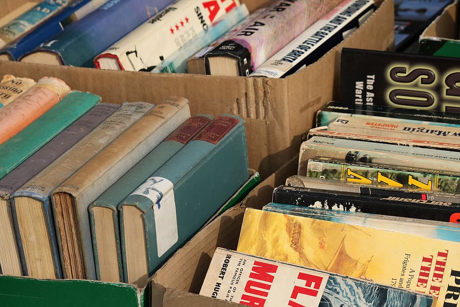 koleksi buku-buku tua, buku, penjualan, koleksi, tua, bekas, pasar loak, kelompok besar objek, teks, dalam ruangan