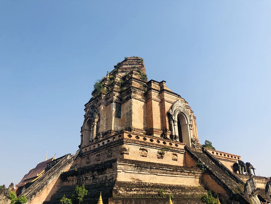 Tailandia, Chiang Mai, casco antiguo, Wat Chedi Luang, templo, Buda, turismo, cielo azul, el paisaje, piedra