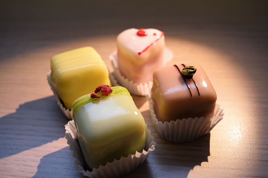cakes, focus, food, four, yellow, brown, red, green, marzipan, petite-four