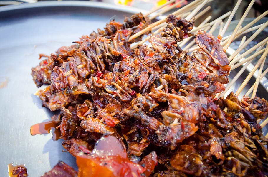 lanche tailandês espetos de carne, lanche, espetos, carne, vara, comida de rua, comida, molho, picante, grelhado