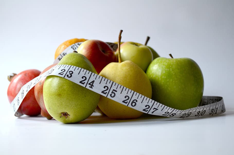 cinta métrica, envuelto, alrededor, frutas, conceptos, dieta, verde, salud, natural, fruta