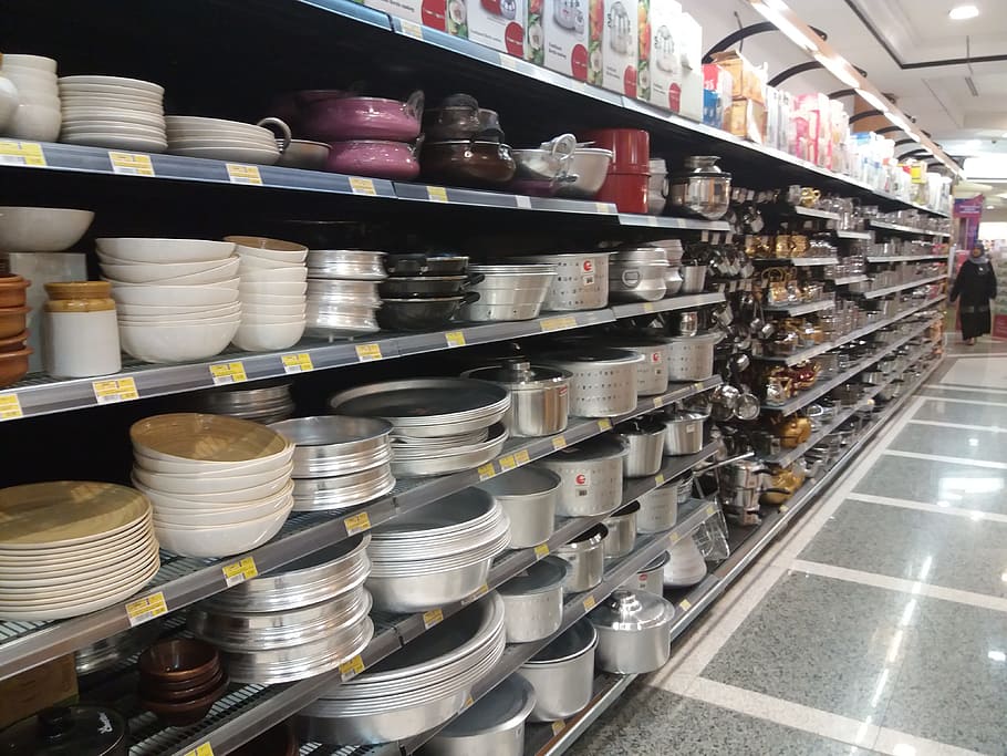 bowls, shop, supermarket, aisle, home, appliances, large group of objects, shelf, arrangement, order