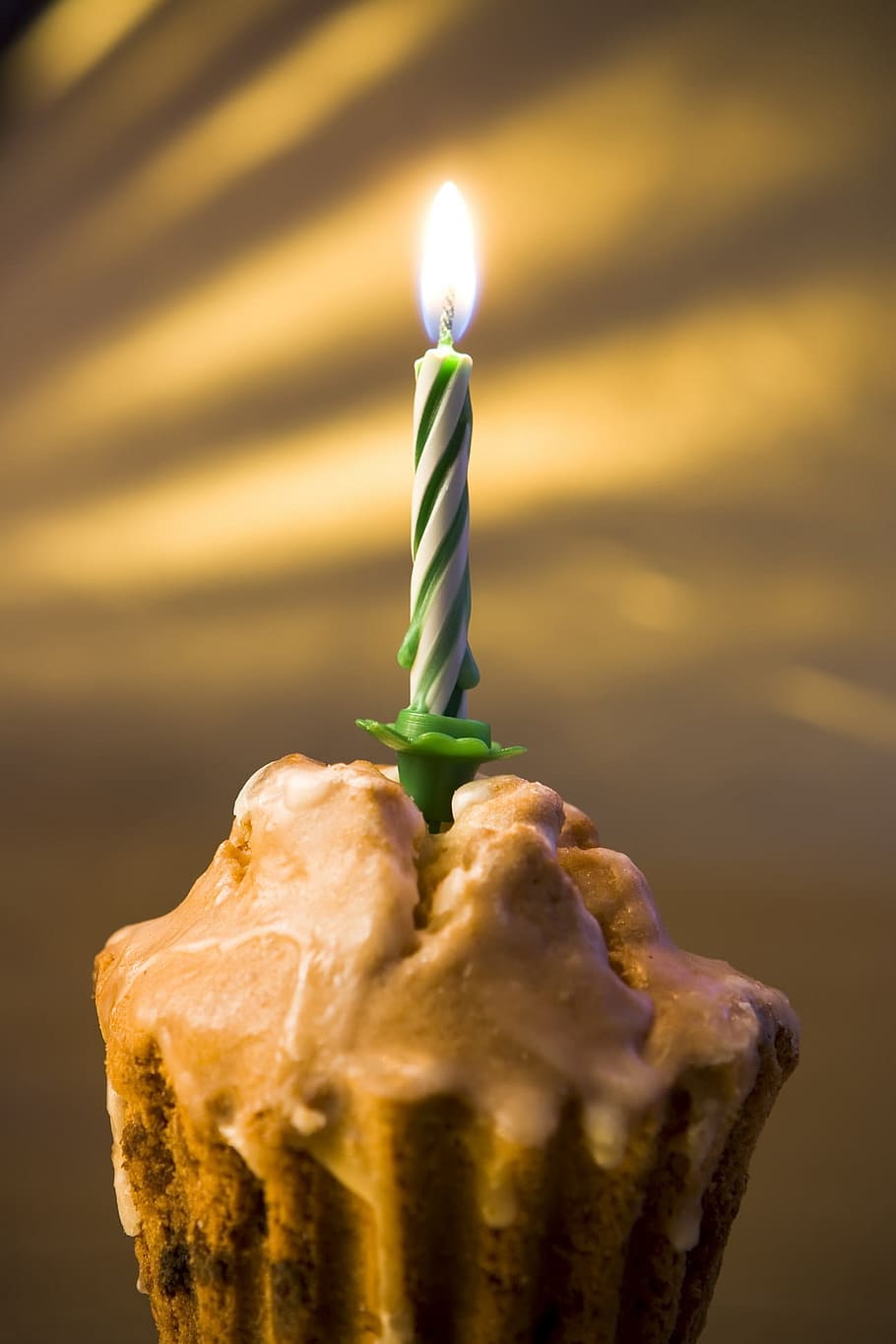 birthday, cake, cupcake, closeup, isolated, nobody, dessert, sweet, snack, candle