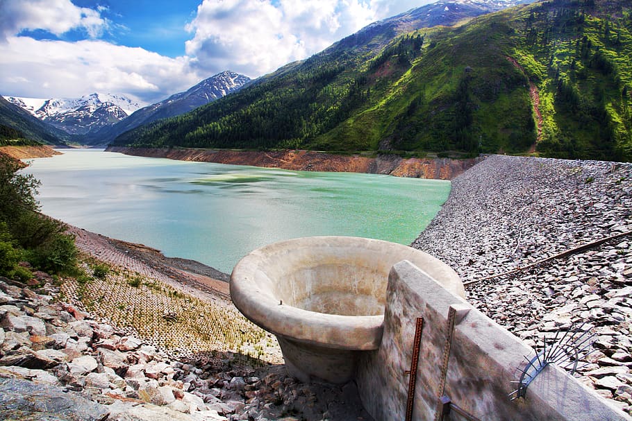 Водохранилище горы. Водохранилище в Альпах. Озеро водохранилище.