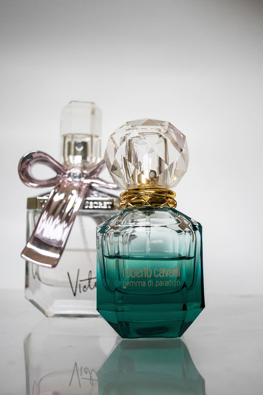perfume, fragrant, fragrance, bottle, cosmetics, scent, aroma, aromatic, gift, glass