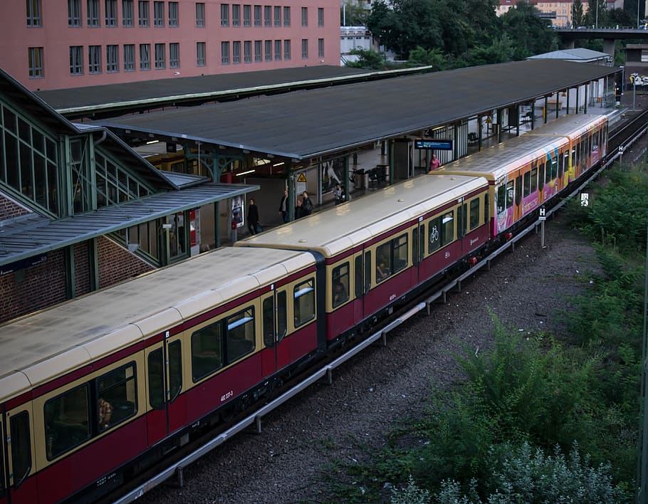 s, train, berlin, railway station, architecture, traffic, transport, platform, rail transportation, mode of transportation